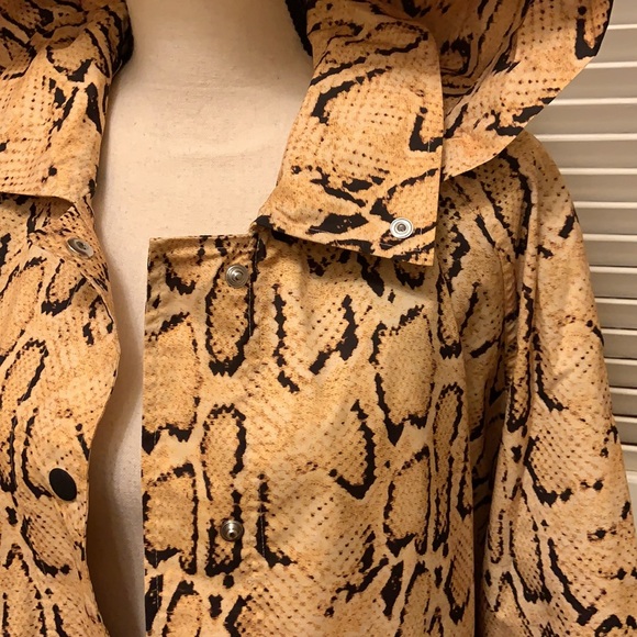 Frame Python Print Hooded Trench Coat - Picture 5 of 16